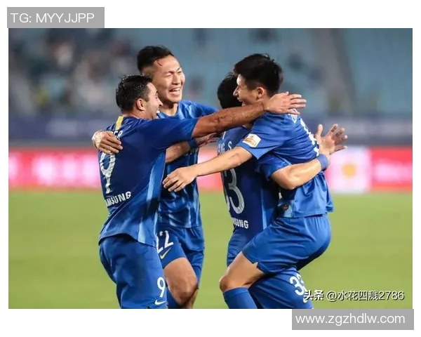 哪个球员在赛场之外悄然爱上了足球明星的浪漫故事揭秘